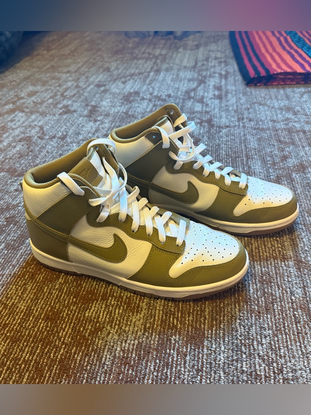 Nike - W/10 : M/8.5 - Mid-Top Sneakers in Olive